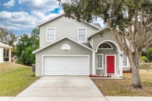587 Bluff Pass Dr, EUSTIS