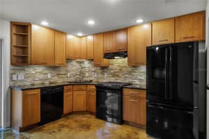 717 GLASGOW COURT, WINTER SPRINGS, FL 32708 Sold 02/20/25