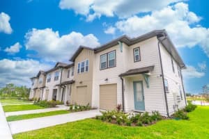 1063 Plantation Ln, DAVENPORT