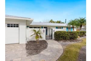 431 ISLAND CIRCLE, SARASOTA, FL 34242 Sold 02/25/25