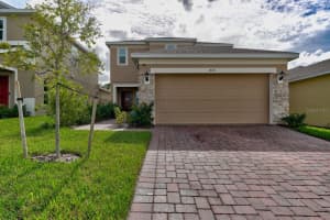 1726 Tree Shade Dr, DAVENPORT