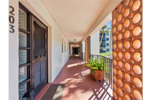 100 INTERLACHEN AVENUE, WINTER PARK, FL 32789 Sold 03/31/25