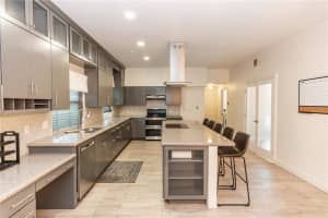 933 SOUTHERN OAK LANE, APOPKA, FL 32712 Sold 05/01/25