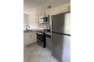 158 COUNTRY CLUB CIRCLE, SANFORD, FL 32771 Sold 09/02/25