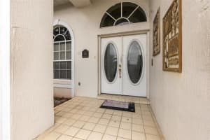 6850 HUNTINGTON HILLS BOULEVARD, LAKELAND, FL 33810 - MLS#MFRO6279686