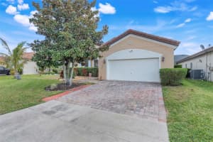 323 VILLA SORRENTO CIRCLE, HAINES CITY, FL 33844 Sold 05/12/25