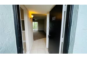 2860 SOMERSET PARK DRIVE, TAMPA, FL 33613 - MLS#MFRO6280741