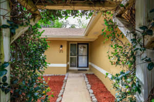 22 SWEETWATER CREEK CIRCLE, OVIEDO, FL 32765 Sold 04/14/25