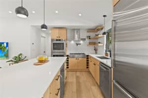 2260 BAY STREET, ST PETERSBURG, FL 33705 Sold 05/02/25