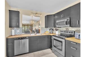 8592 W Sunrise Blvd #202, PLANTATION