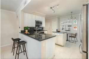 911 ORANGE AVENUE, ORLANDO, FL 32801 Sold 05/15/25