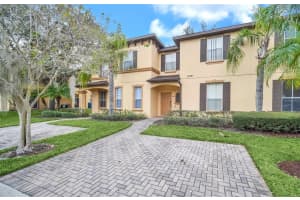 438 MIRAMAR AVENUE, DAVENPORT, FL 33897 Sold 07/31/25