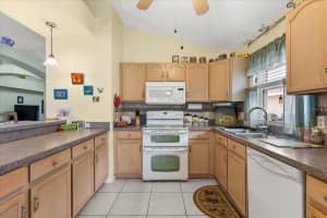 912 CHALLENGER AVENUE, DAVENPORT, FL 33897 Sold 04/11/25