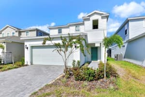 3320 Lilac Way, DAVENPORT