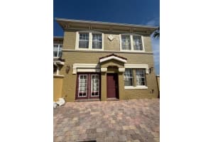 3026 Bella Vista Dr, DAVENPORT