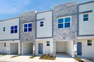 232 Famagusta Dr, DAVENPORT