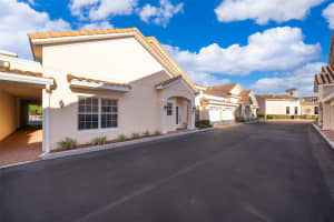 204 DAVID WALKER DRIVE, TAVARES, FL 32778 Sold 06/16/25