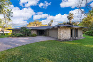 381 MAPLE COURT, OVIEDO, FL 32765 Sold 05/02/25