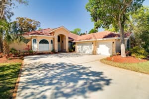 565 Country Club Dr, TITUSVILLE