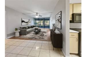 612 BIRD BAY DRIVE, VENICE, FL 34285 - MLS#MFRO6292593
