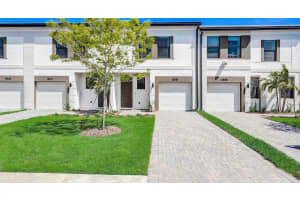 8044 GULFSTREAM COURT, LAKEWOOD RANCH, FL 34202 - MLS#MFRO6292765