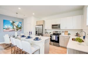 8044 GULFSTREAM COURT, LAKEWOOD RANCH, FL 34202 - MLS#MFRO6292765