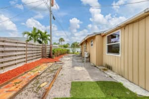 3803 PIN OAKS STREET, SARASOTA, FL 34232 Sold 10/15/25