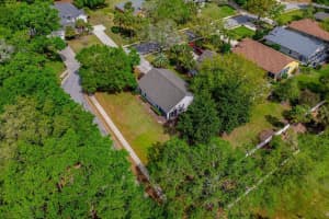 39900 BAYVIEW DRIVE, LADY LAKE, FL 32159 - MLS#MFRO6293841
