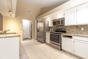 2132 MAJESTIC WOODS BOULEVARD, APOPKA, FL 32712 Sold 08/04/25