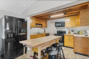 931 DENNIS AVENUE, ORLANDO, FL 32807 Sold 06/25/25