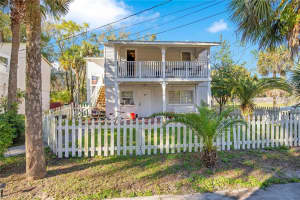 215 E Voorhis Ave #2d, DELAND