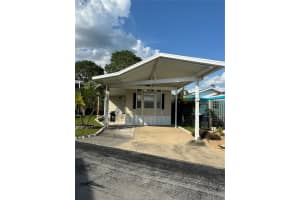 304 St George Dr, DAVENPORT