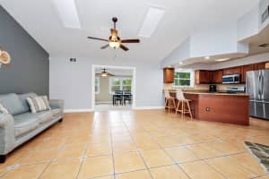 275 3RD STREET, CHULUOTA, FL 32766 Sold 06/06/25