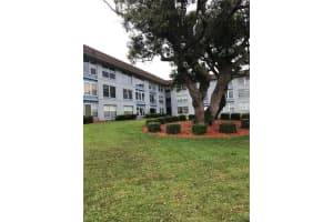 333 Lake Howard Dr Nw #302b, WINTER HAVEN