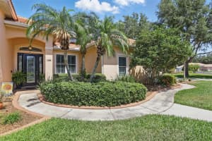 128 LAKE REGION CIRCLE, WINTER HAVEN, FL 33881 Sold 07/16/25