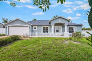 1819 E Chapel Dr, DELTONA
