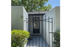 567 ORANGE STREET, ALTAMONTE SPRINGS, FL 32701 Sold 08/18/25