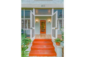 811 LAUREL AVENUE, ORLANDO, FL 32803 Sold 07/30/25