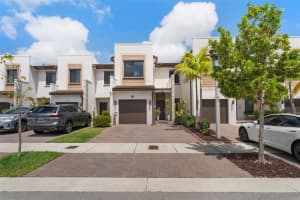 549 Ne 206th Ln, MIAMI