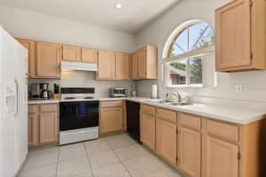 126 KNIGHTS HOLLOW DR, APOPKA, FL 32712 Sold 09/02/25