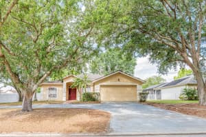 225 Loma Del Sol Dr, DAVENPORT