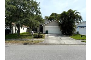 2911 Saint James Ln, MELBOURNE