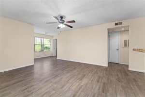 5112 CONROY RD #13, ORLANDO, FL 32811 - MLS#MFRO6302200
