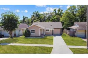 120 LAKE DRIVE, ORLANDO, FL 32835 Sold 07/02/25