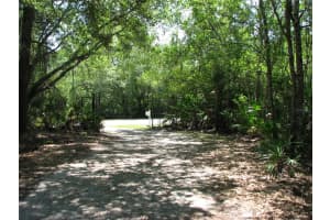 736 GUY ROAD, ORLANDO, FL 32828 Sold 08/14/25