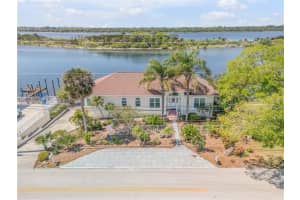 2384 John Anderson Dr, ORMOND BEACH