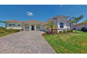 8851 Fallen Oak Dr, DAVENPORT