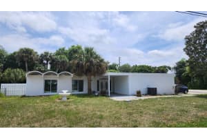 1715 YORK COURT, FORT PIERCE, FL 34982 - MLS#MFRO6309485