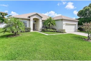 236 Boxwood Dr, DAVENPORT