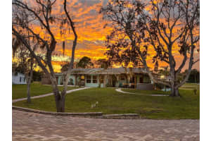 775 Bay Dr, NEW SMYRNA BEACH